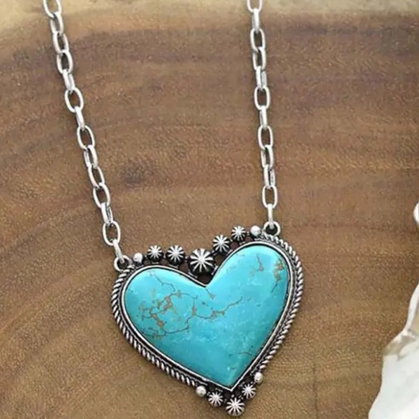 Howlite Heart Necklace 20$